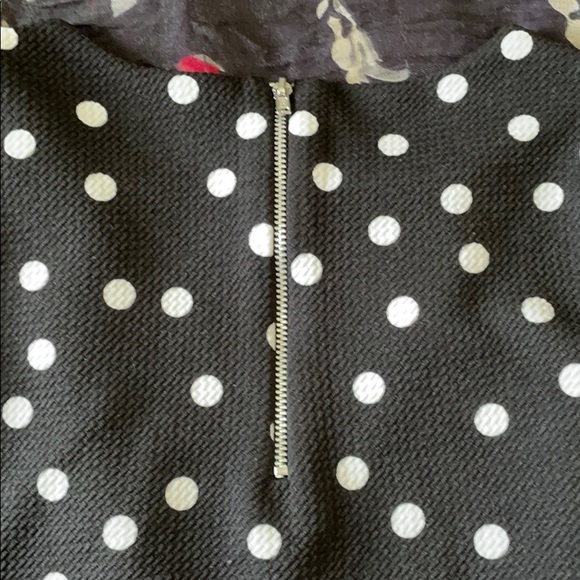 sleeveless top - Picture 3 of 5